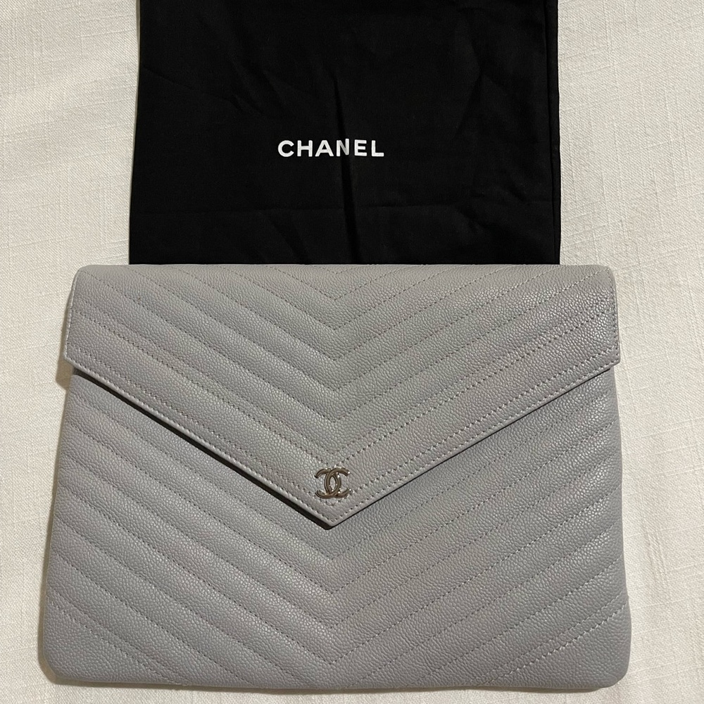CHANEL clutch